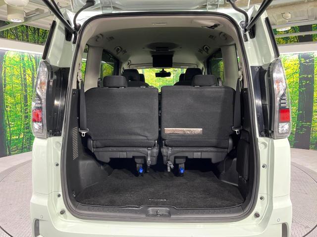 セレナ e-パワー ハイウェイスターV 禁煙車 セーフティパックB プロパイロット 衝突軽減 純正9型ナビ フリップダウンモニター 全周囲カメラ 両側電動ドア デジタルインナーミラー 電動パーキングブレーキ リアオートエアコン ETC(42枚目)