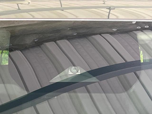 ノート Ｘ　禁煙車　衝突被害軽減装置　純正９型ディスプレイ　オートエアコン　電動パーキングブレーキ　ＬＥＤライト　オートライト　スマートキー　プッシュスタート　ステアリングスイッチ　シートリフター（3枚目）