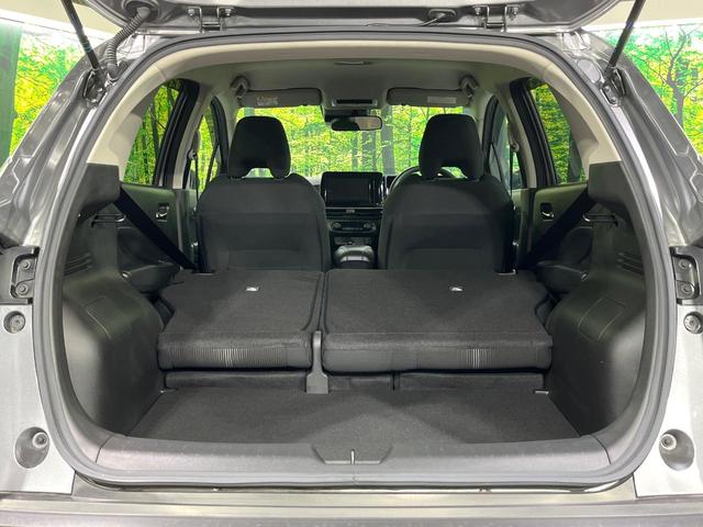 ノート Ｘ　禁煙車　衝突被害軽減装置　純正９型ディスプレイ　オートエアコン　電動パーキングブレーキ　ＬＥＤライト　オートライト　スマートキー　プッシュスタート　ステアリングスイッチ　シートリフター（10枚目）