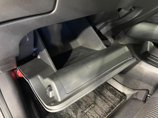 ノート Ｘ　禁煙車　衝突被害軽減装置　純正９型ディスプレイ　オートエアコン　電動パーキングブレーキ　ＬＥＤライト　オートライト　スマートキー　プッシュスタート　ステアリングスイッチ　シートリフター（35枚目）