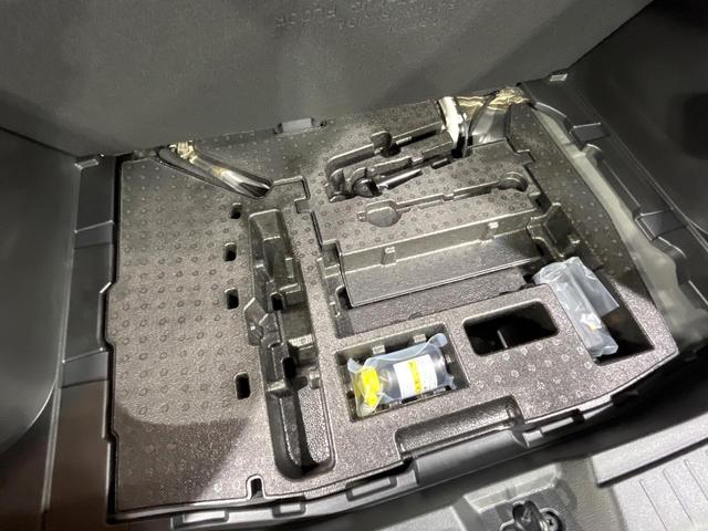 ノート Ｘ　禁煙車　衝突被害軽減装置　純正９型ディスプレイ　オートエアコン　電動パーキングブレーキ　ＬＥＤライト　オートライト　スマートキー　プッシュスタート　ステアリングスイッチ　シートリフター（44枚目）