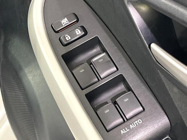 プリウス S 禁煙車 純正8型ナビ バックカメラ ドラレコ ETC HIDヘッド オートライト オートエアコン スマートキー フルセグ Bluetooth 純正15インチAW 横滑り機能 電動格納ミラー(40枚目)