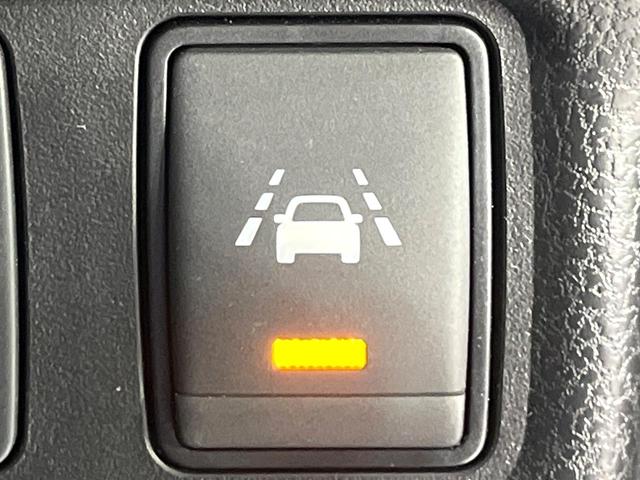 ノート ｅ－パワー　Ｘ　禁煙車　衝突軽減装置　メモリーナビ　全周囲カメラ　デジタルインナーミラー　オートエアコン　車線逸脱警報　ＥＴＣ　フルセグ　オートライト　ドラレコ　ステアリングスイッチ　プライバシーガラス　横滑り防止（22枚目）