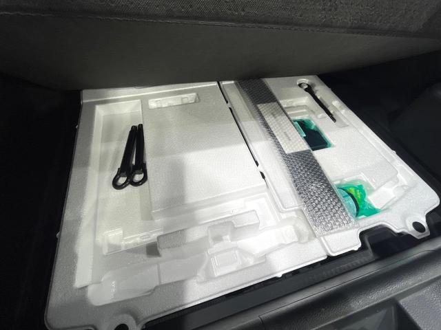 プリウス Z 禁煙車 パノラマルーフ セーフティセンス 純正12.3型ナビ 全周囲カメラ デジタルインナーミラー シートエアコン ブラインドスポットモニター AC100V電源 パークアシスト 電動リアゲート ETC(48枚目)