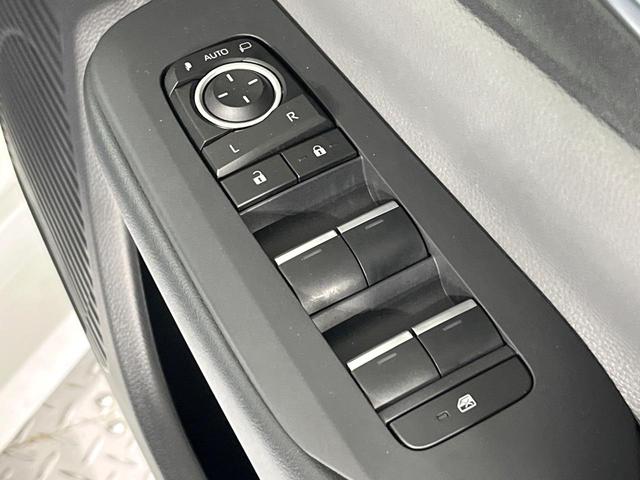 プリウス Z 禁煙車 パノラマルーフ セーフティセンス 純正12.3型ナビ 全周囲カメラ デジタルインナーミラー シートエアコン ブラインドスポットモニター AC100V電源 パークアシスト 電動リアゲート ETC(50枚目)