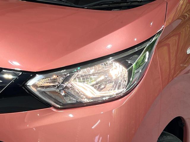 デイズ Ｘ　禁煙車　衝突軽減装置　ＳＤナビ　バックカメラ　スマートキー　オートエアコン　ＥＴＣ　コーナーセンサー　車線逸脱警報　踏み間違え防止　ステアリングスイッチ　電動格納ミラー　バニティミラー（12枚目）