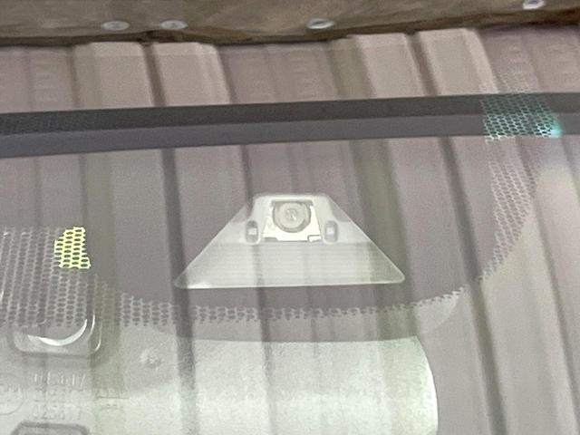 フリードハイブリッド ハイブリッド・Ｇブラックスタイル　禁煙車　衝突軽減装置　純正ナビ　バックカメラ　両側電動スライド　アダプティブクルーズ　シートヒーター　ＬＥＤヘッド　オートライト　オートエアコン　スマートキー　ＥＴＣ　ドラレコ　誤発進抑制機能（3枚目）