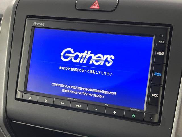 フリードハイブリッド ハイブリッド・Ｇブラックスタイル　禁煙車　衝突軽減装置　純正ナビ　バックカメラ　両側電動スライド　アダプティブクルーズ　シートヒーター　ＬＥＤヘッド　オートライト　オートエアコン　スマートキー　ＥＴＣ　ドラレコ　誤発進抑制機能（4枚目）