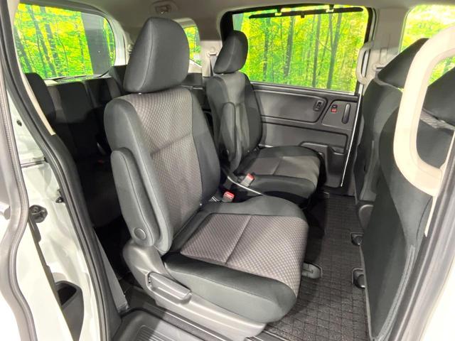 フリードハイブリッド ハイブリッド・Ｇブラックスタイル　禁煙車　衝突軽減装置　純正ナビ　バックカメラ　両側電動スライド　アダプティブクルーズ　シートヒーター　ＬＥＤヘッド　オートライト　オートエアコン　スマートキー　ＥＴＣ　ドラレコ　誤発進抑制機能（9枚目）