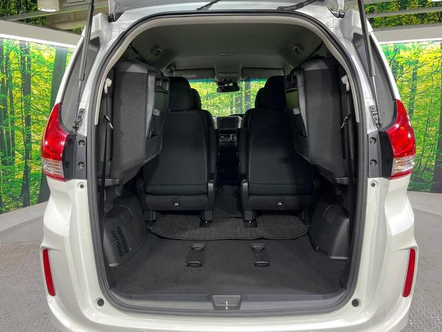 フリードハイブリッド ハイブリッド・Ｇブラックスタイル　禁煙車　衝突軽減装置　純正ナビ　バックカメラ　両側電動スライド　アダプティブクルーズ　シートヒーター　ＬＥＤヘッド　オートライト　オートエアコン　スマートキー　ＥＴＣ　ドラレコ　誤発進抑制機能（11枚目）