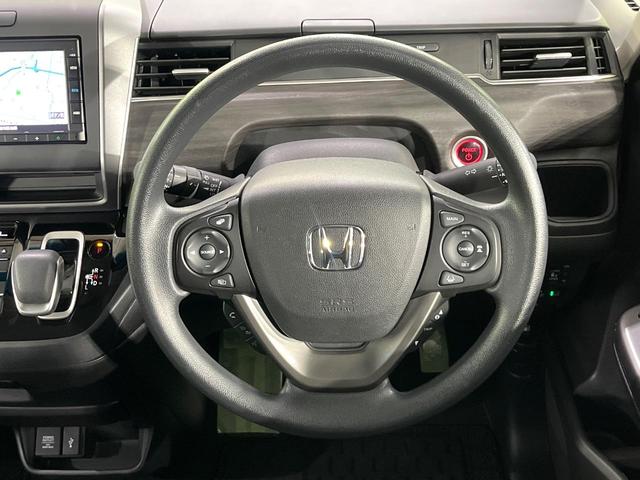 フリードハイブリッド ハイブリッド・Ｇブラックスタイル　禁煙車　衝突軽減装置　純正ナビ　バックカメラ　両側電動スライド　アダプティブクルーズ　シートヒーター　ＬＥＤヘッド　オートライト　オートエアコン　スマートキー　ＥＴＣ　ドラレコ　誤発進抑制機能（12枚目）