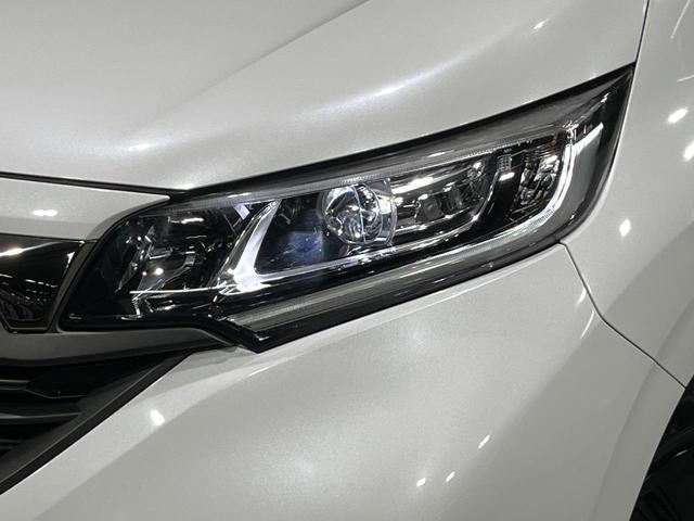 フリードハイブリッド ハイブリッド・Ｇブラックスタイル　禁煙車　衝突軽減装置　純正ナビ　バックカメラ　両側電動スライド　アダプティブクルーズ　シートヒーター　ＬＥＤヘッド　オートライト　オートエアコン　スマートキー　ＥＴＣ　ドラレコ　誤発進抑制機能（13枚目）