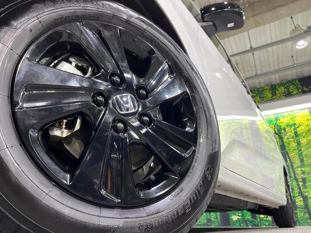 フリードハイブリッド ハイブリッド・Ｇブラックスタイル　禁煙車　衝突軽減装置　純正ナビ　バックカメラ　両側電動スライド　アダプティブクルーズ　シートヒーター　ＬＥＤヘッド　オートライト　オートエアコン　スマートキー　ＥＴＣ　ドラレコ　誤発進抑制機能（14枚目）