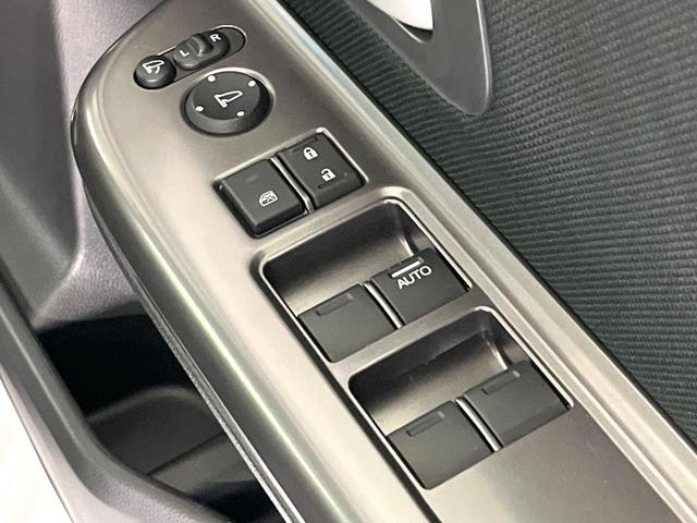 フリードハイブリッド ハイブリッド・Ｇブラックスタイル　禁煙車　衝突軽減装置　純正ナビ　バックカメラ　両側電動スライド　アダプティブクルーズ　シートヒーター　ＬＥＤヘッド　オートライト　オートエアコン　スマートキー　ＥＴＣ　ドラレコ　誤発進抑制機能（49枚目）