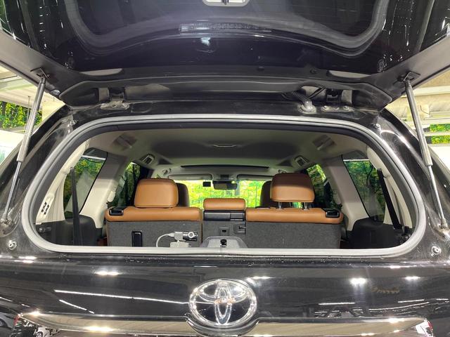 ランドクルーザープラド ＴＸ　Ｌパッケージ　７０ｔｈアニバーサリーリミテッド　ムーンルーフ　禁煙車　衝突軽減装置　ＢＩＧ－Ｘ１１型　バックカメラ　レーダークルーズ　シートベンチレーション　パワーシート　革シート　ルーフレール　ＬＥＤヘッド＆フォグ　オートハイビーム（12枚目）