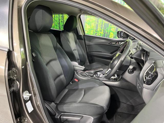 アクセラスポーツ １５Ｓ　禁煙車　マツダコネクトナビ　バックカメラ　デュアルエアコン　ＨＩＤヘッドライト　オートライト　スマートキー　ＥＴＣ　Ｂｌｕｅｔｏｏｔｈ　ステアリングスイッチ　プライバシーガラス　純正１６インチＡＷ（9枚目）