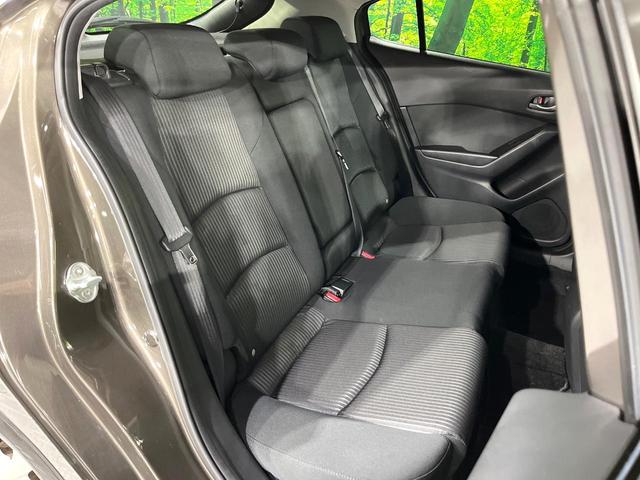 アクセラスポーツ １５Ｓ　禁煙車　マツダコネクトナビ　バックカメラ　デュアルエアコン　ＨＩＤヘッドライト　オートライト　スマートキー　ＥＴＣ　Ｂｌｕｅｔｏｏｔｈ　ステアリングスイッチ　プライバシーガラス　純正１６インチＡＷ（10枚目）