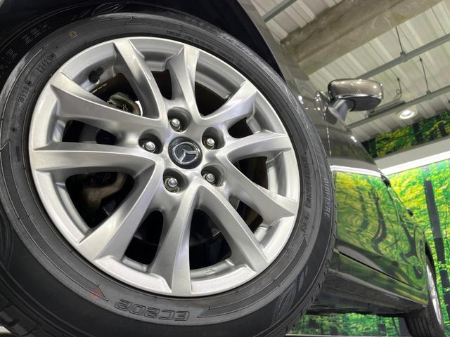 アクセラスポーツ １５Ｓ　禁煙車　マツダコネクトナビ　バックカメラ　デュアルエアコン　ＨＩＤヘッドライト　オートライト　スマートキー　ＥＴＣ　Ｂｌｕｅｔｏｏｔｈ　ステアリングスイッチ　プライバシーガラス　純正１６インチＡＷ（13枚目）