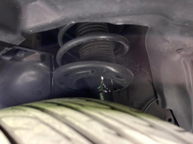 アクセラスポーツ １５Ｓ　禁煙車　マツダコネクトナビ　バックカメラ　デュアルエアコン　ＨＩＤヘッドライト　オートライト　スマートキー　ＥＴＣ　Ｂｌｕｅｔｏｏｔｈ　ステアリングスイッチ　プライバシーガラス　純正１６インチＡＷ（20枚目）