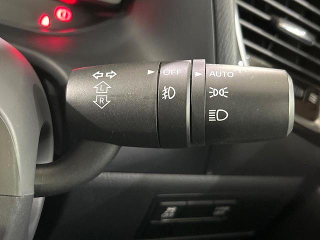 アクセラスポーツ １５Ｓ　禁煙車　マツダコネクトナビ　バックカメラ　デュアルエアコン　ＨＩＤヘッドライト　オートライト　スマートキー　ＥＴＣ　Ｂｌｕｅｔｏｏｔｈ　ステアリングスイッチ　プライバシーガラス　純正１６インチＡＷ（27枚目）