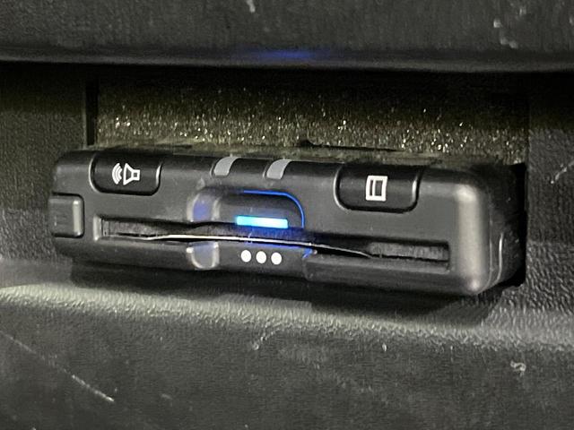 ジムニーシエラ ＪＣ　禁煙車　衝突軽減装置　ＳＤナビ　ＥＴＣ　シートヒーター　クルコン　ＬＥＤヘッド　オートライト　オートエアコン　スマートキー　ステアリングスイッチ　車線逸脱警報　誤発進抑制機能　電動格納ミラー（5枚目）