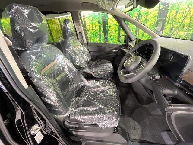 セレナ ｅ－パワー　ハイウェイスターＶ　登録済み未使用車　プロパイロット　純正１２．３型ナビ　全周囲カメラ　両側電動ドア　デジタルミラー　ＥＴＣ　ブラインドスポットモニター　電動パーキングブレーキ　コーナーセンサー　リアオートエアコン（7枚目）