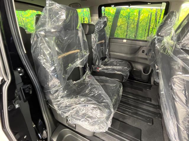 セレナ ｅ－パワー　ハイウェイスターＶ　登録済み未使用車　プロパイロット　純正１２．３型ナビ　全周囲カメラ　両側電動ドア　デジタルミラー　ＥＴＣ　ブラインドスポットモニター　電動パーキングブレーキ　コーナーセンサー　リアオートエアコン（8枚目）
