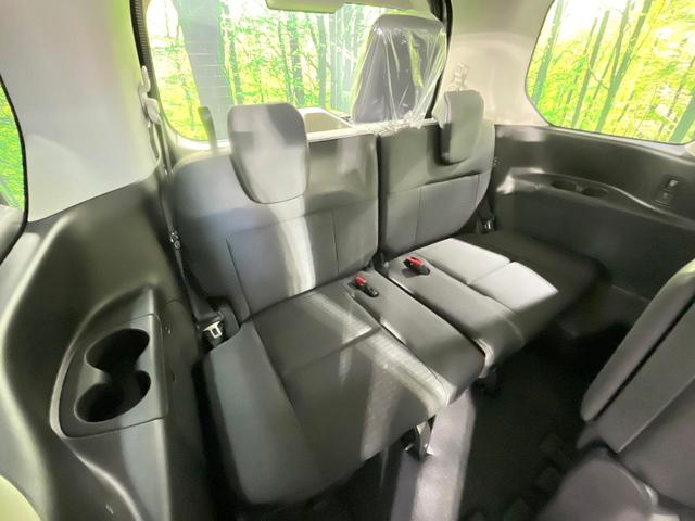 セレナ ｅ－パワー　ハイウェイスターＶ　登録済み未使用車　プロパイロット　純正１２．３型ナビ　全周囲カメラ　両側電動ドア　デジタルミラー　ＥＴＣ　ブラインドスポットモニター　電動パーキングブレーキ　コーナーセンサー　リアオートエアコン（9枚目）