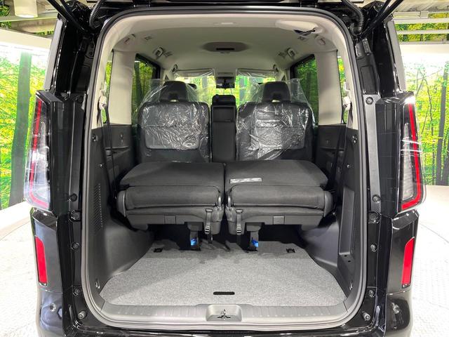 セレナ ｅ－パワー　ハイウェイスターＶ　登録済み未使用車　プロパイロット　純正１２．３型ナビ　全周囲カメラ　両側電動ドア　デジタルミラー　ＥＴＣ　ブラインドスポットモニター　電動パーキングブレーキ　コーナーセンサー　リアオートエアコン（10枚目）