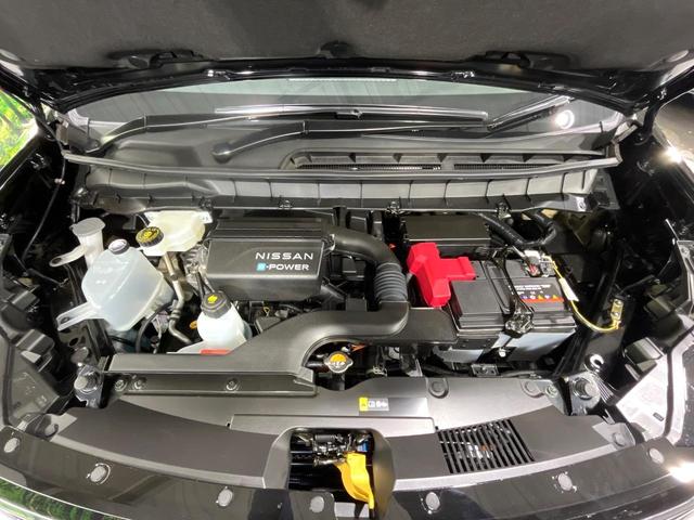 セレナ ｅ－パワー　ハイウェイスターＶ　登録済み未使用車　プロパイロット　純正１２．３型ナビ　全周囲カメラ　両側電動ドア　デジタルミラー　ＥＴＣ　ブラインドスポットモニター　電動パーキングブレーキ　コーナーセンサー　リアオートエアコン（18枚目）