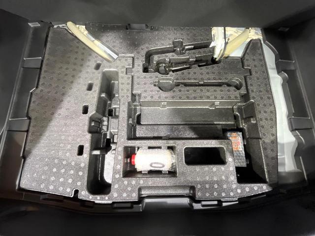 オーラ ニスモ　禁煙車　プロパイロット　衝突軽減　純正９型ナビ　全周囲カメラ　電動パーキングブレーキ　ブラインドスポットモニター　ＥＴＣ　スマートキー　オートエアコン　ＬＥＤライト　オートライト　純正１７ＡＷ（53枚目）