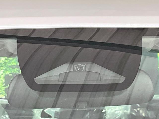 �y�z���_�Z���V���O�z���s���ɑO���̎ԗ�����F�����A�Փ˂������Ȏ��͌x��ƃu���[�L�ŏՓˉ���Ɣ�Q�y�����A�V�X�g�B�����S�Ƀh���C�u�����y���݂��������܂��B