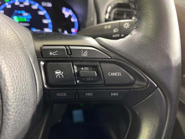 ヤリスクロス ハイブリッドＺ　禁煙車　衝突軽減装置　純正８型ディスプレイオーディオ　　バックカメラ　レーダークルーズ　シートヒーター　パワーシート　ステアリングヒーター　ＬＥＤヘッド　オートハイビーム　オートエアコン　ＥＴＣ（6枚目）