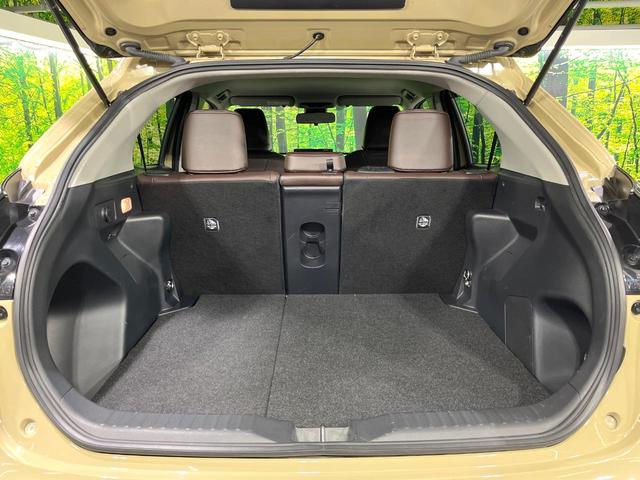 ヤリスクロス ハイブリッドＺ　禁煙車　衝突軽減装置　純正８型ディスプレイオーディオ　　バックカメラ　レーダークルーズ　シートヒーター　パワーシート　ステアリングヒーター　ＬＥＤヘッド　オートハイビーム　オートエアコン　ＥＴＣ（11枚目）