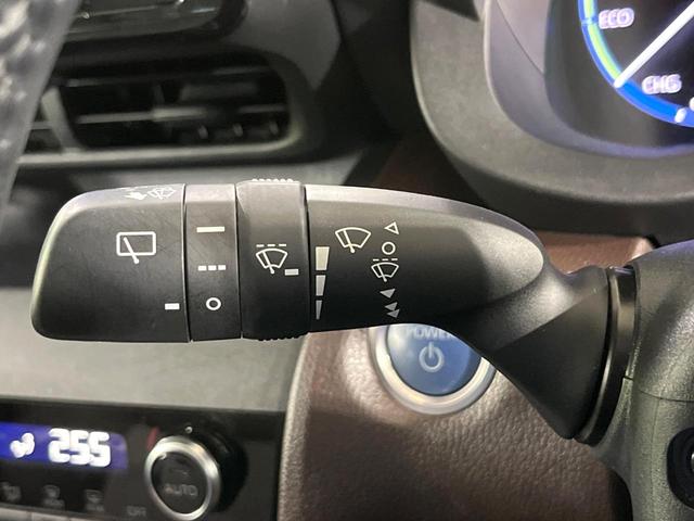 ヤリスクロス ハイブリッドＺ　禁煙車　衝突軽減装置　純正８型ディスプレイオーディオ　　バックカメラ　レーダークルーズ　シートヒーター　パワーシート　ステアリングヒーター　ＬＥＤヘッド　オートハイビーム　オートエアコン　ＥＴＣ（28枚目）