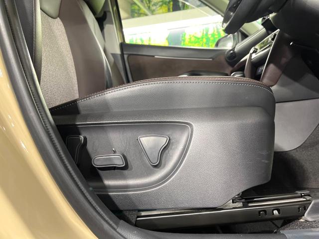 ヤリスクロス ハイブリッドＺ　禁煙車　衝突軽減装置　純正８型ディスプレイオーディオ　　バックカメラ　レーダークルーズ　シートヒーター　パワーシート　ステアリングヒーター　ＬＥＤヘッド　オートハイビーム　オートエアコン　ＥＴＣ（32枚目）