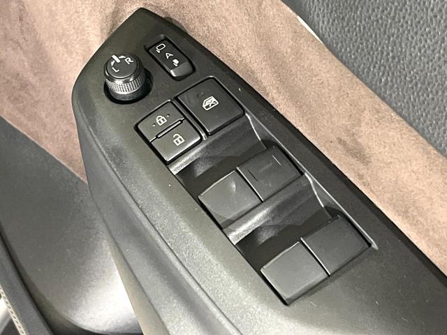 ヤリスクロス ハイブリッドＺ　禁煙車　衝突軽減装置　純正８型ディスプレイオーディオ　　バックカメラ　レーダークルーズ　シートヒーター　パワーシート　ステアリングヒーター　ＬＥＤヘッド　オートハイビーム　オートエアコン　ＥＴＣ（38枚目）