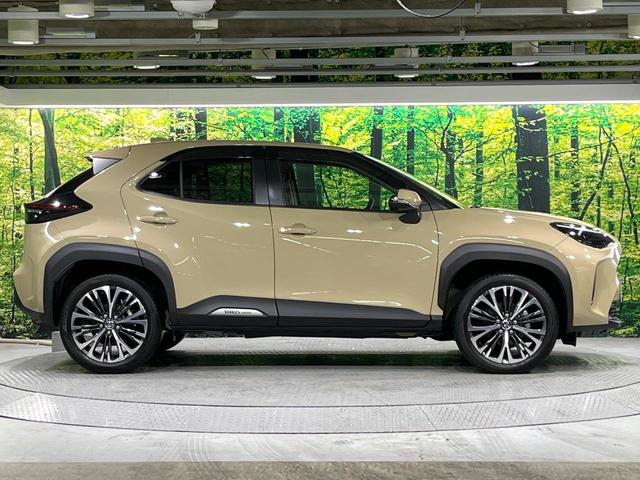 ヤリスクロス ハイブリッドＺ　禁煙車　衝突軽減装置　純正８型ディスプレイオーディオ　　バックカメラ　レーダークルーズ　シートヒーター　パワーシート　ステアリングヒーター　ＬＥＤヘッド　オートハイビーム　オートエアコン　ＥＴＣ（46枚目）