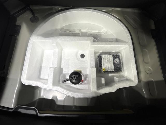 ヤリスクロス ハイブリッドＺ　禁煙車　衝突軽減装置　純正８型ディスプレイオーディオ　　バックカメラ　レーダークルーズ　シートヒーター　パワーシート　ステアリングヒーター　ＬＥＤヘッド　オートハイビーム　オートエアコン　ＥＴＣ（52枚目）