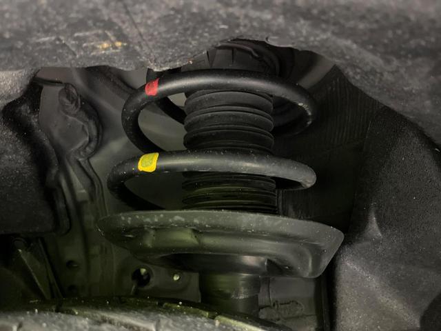 ハリアー Ｚ　ＪＢＬサウンド　禁煙車　衝突軽減装置　純正１２．３型ナビ　パノラミックビューモニター　ブラインドスポットモニター　レーダークルーズ　カラーヘッドアップディスプレイ　パワーシート　パワーバックドア（20枚目）