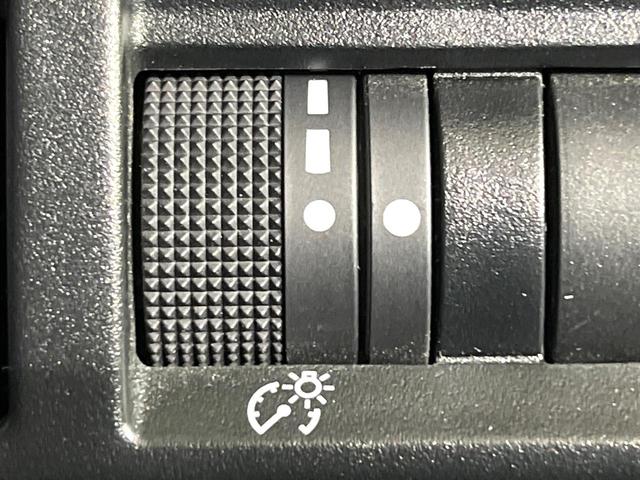 インプレッサスポーツ ２．０ｉ－Ｌアイサイト　禁煙車　アイサイト　純正８型ナビ　バックカメラ　追従機能付きクルコン　ＢＳＭ　メモリーシート　ＬＥＤヘッド＆フォグ　オートライト　オートエアコン　スマートキー　誤発進抑制機能　車線逸脱警報　ＥＴＣ（45枚目）