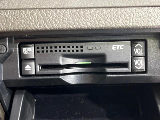 クラウン アスリート　禁煙車　純正８型ナビ　バックカメラ　クルコン　パワーシート　ＥＴＣ　ＨＩＤヘッドライト　オートライト　オートエアコン　スマートキー　ステアリングスイッチ　電動格納ミラー（6枚目）