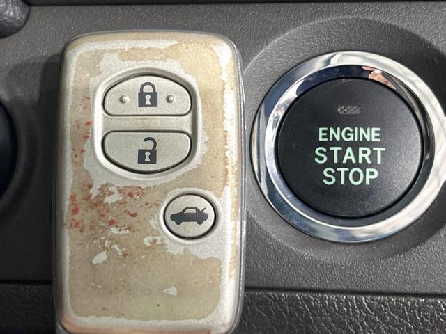 クラウン アスリート　禁煙車　純正８型ナビ　バックカメラ　クルコン　パワーシート　ＥＴＣ　ＨＩＤヘッドライト　オートライト　オートエアコン　スマートキー　ステアリングスイッチ　電動格納ミラー（7枚目）