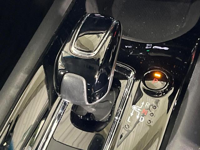 ヴェゼル ハイブリッドＸ・ホンダセンシング　禁煙車　ホンダセンシング　純正８型ナビ　バックカメラ　アダプティブクルーズ　ＬＥＤヘッド　オートライト　デュアルエアコン　スマートキー　電動パーキングブレーキ　パドルシフト　ドラレコ　ＥＴＣ　フルセグ（42枚目）