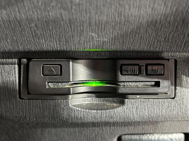 プリウス Ｇ　禁煙車　純正ナビ　バックカメラ　クルコン　パワーシート　ＨＩＤヘッドライト　オートライト　オートエアコン　スマートキー　ステアリングスイッチ　ハーフレザーシート　ＥＴＣ　ドラレコ　Ｂｌｕｅｔｏｏｔｈ（6枚目）