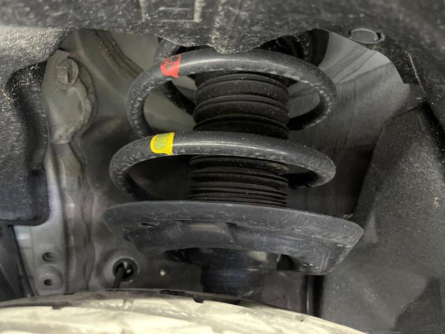 ハリアー Ｚ　ＪＢＬサウンド　禁煙車　衝突軽減装置　純正１２．３型ナビ　パノラミックビューモニター　ブラインドスポットモニター　レーダークルーズ　カラーヘッドアップディスプレイ　パワーシート　パワーバックドア（20枚目）