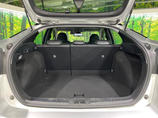 プリウス Ｓツーリングセレクション　純正９型ナビ　バックカメラ　衝突被害軽減システム　レーダークルーズ　禁煙車　レザー調シート　ドラレコ　スマートキー　ＬＥＤヘッド　ビルトインＥＴＣ　デジタルインナーミラー　オートライト　オートエアコン（10枚目）