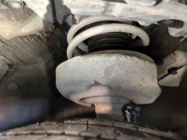 プリウス Ｓツーリングセレクション　純正９型ナビ　バックカメラ　衝突被害軽減システム　レーダークルーズ　禁煙車　レザー調シート　ドラレコ　スマートキー　ＬＥＤヘッド　ビルトインＥＴＣ　デジタルインナーミラー　オートライト　オートエアコン（20枚目）