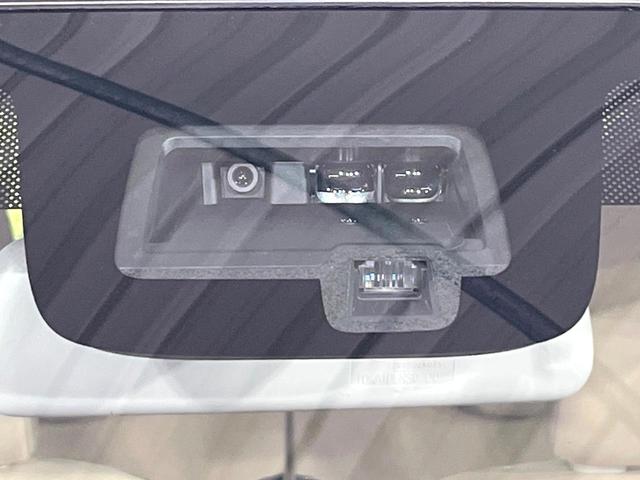 アルトラパン モード　禁煙車　セーフティサポート　シートヒーター　ＨＩＤヘッド　オートライト　オートエアコン　ドラレコ　誤発進抑制機能　車線逸脱警報　パーキングセンサー　ステアリングスイッチ　シートリフター（3枚目）