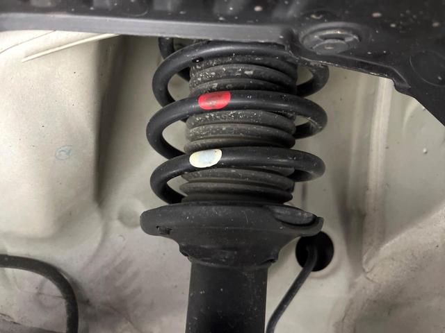 アルトラパン モード　禁煙車　セーフティサポート　シートヒーター　ＨＩＤヘッド　オートライト　オートエアコン　ドラレコ　誤発進抑制機能　車線逸脱警報　パーキングセンサー　ステアリングスイッチ　シートリフター（20枚目）